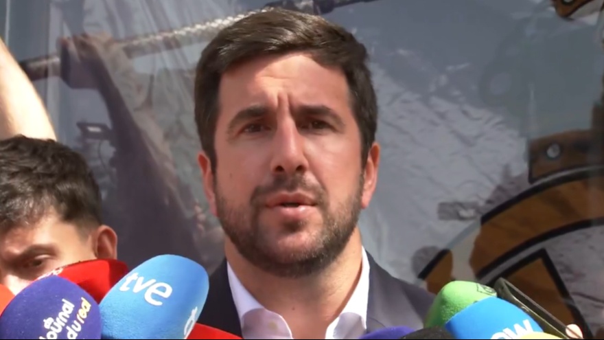 Riquelme presenta su candidatura: Pedimos debate