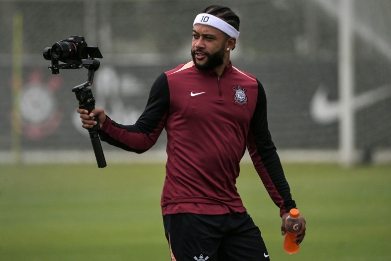 Na Copa, Memphis Depay quer renovar com Corinthians até a Eurocopa