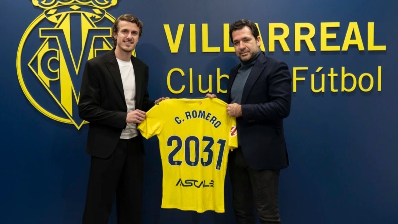 Carlos Romero vuelve y renueva con el Villarreal hasta 2031