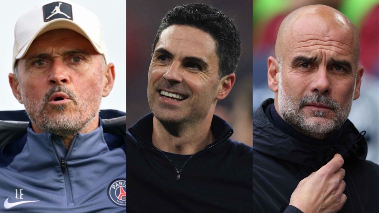 Luis Enrique y Arteta toman nota en el cuaderno de Guardiola