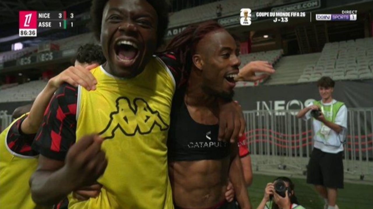 El Niza endosó una contundente goleada al Saint-Étienne por 4-1 y evitó su descenso a la Ligue 2. Por su parte, los de Philippe Montanier jugarán por segundo año consecutivo en la Ligue 2.