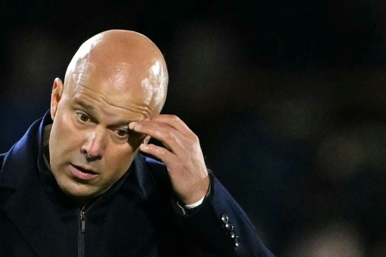 Liverpool se sépare de l'entraîneur Arne Slot après une seconde saison décevante