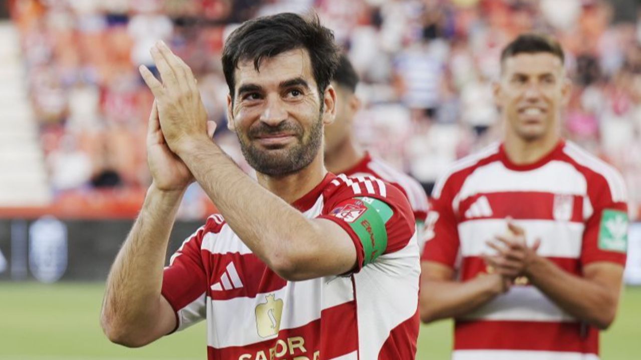 Oliván se cuela en el homenaje a Trigueros
