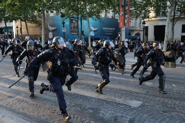 Hundreds arrested as clashes erupt in Paris on PSG victory night