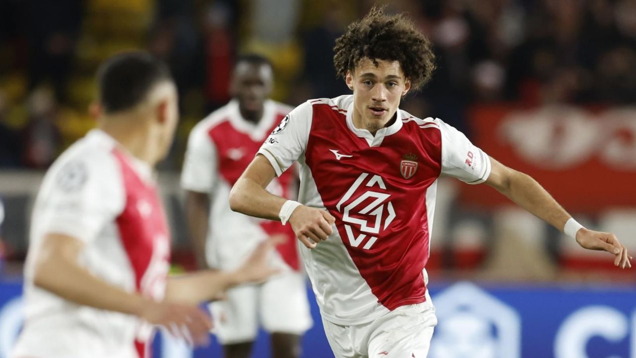 Akliouche arrive à Paris et s'engagera avec le PSG pour 50 millions