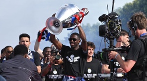 Dembélé promete la tercera Champions ante la Torre Eiffel