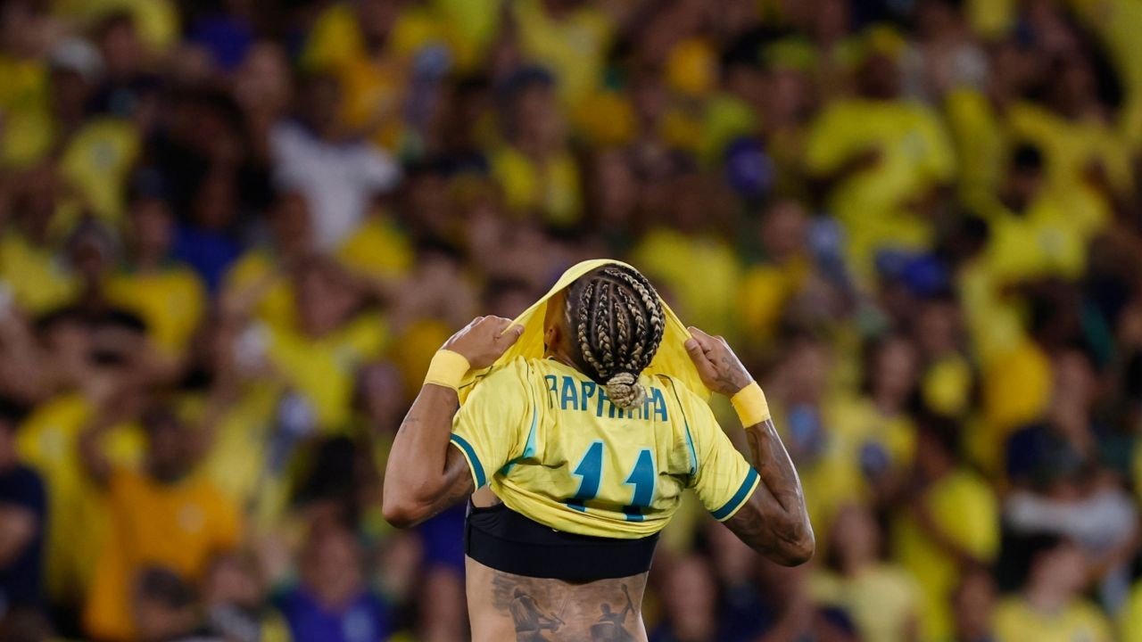 Raphinha, terrenal con la 'Canarinha'