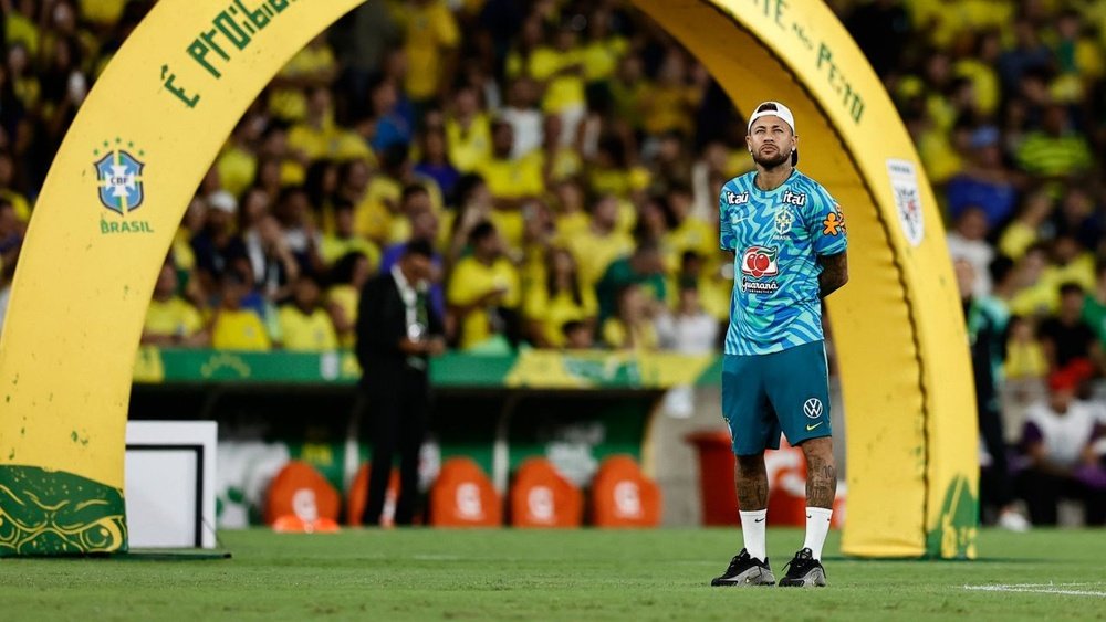 Neymar se remet bien de sa blessure au mollet. EFE
