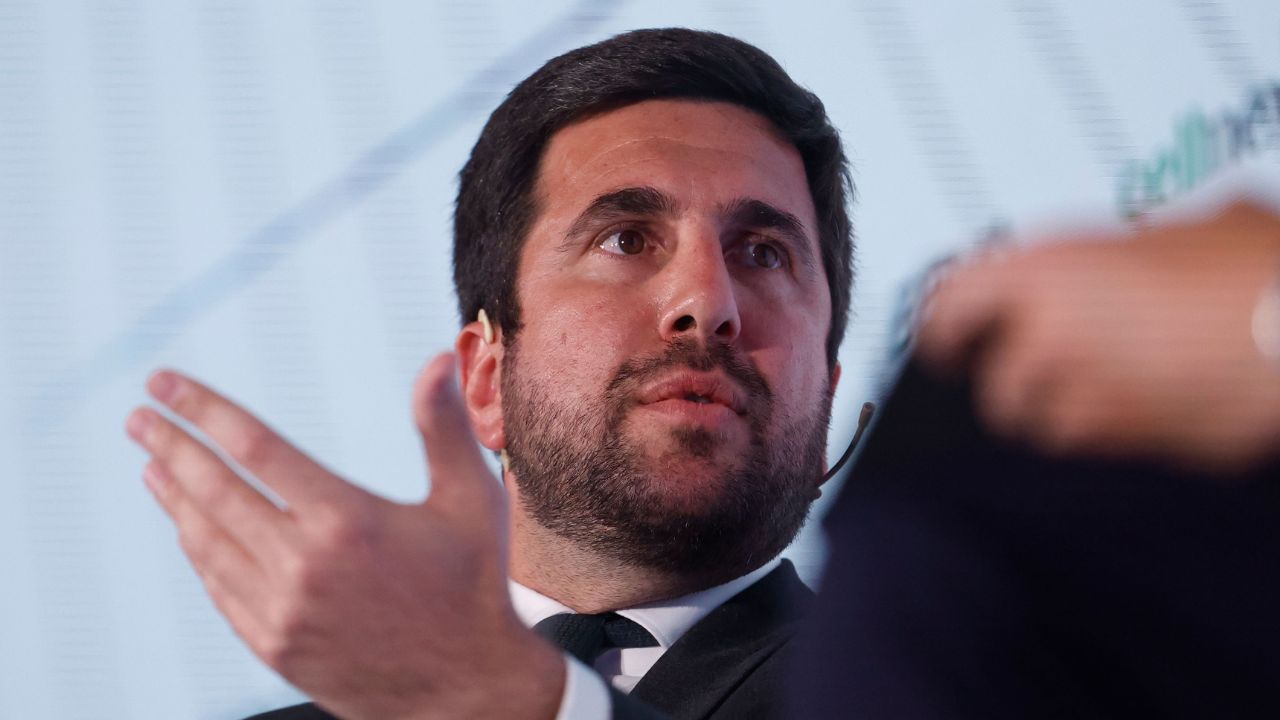 Pido al socio que haga todo lo posible para ir a votar