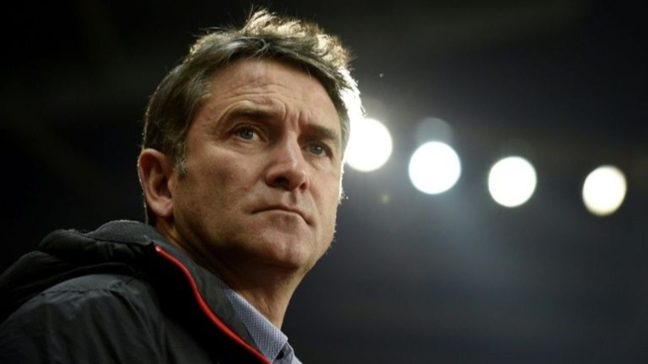 Arrivé en février 2026 pour sauver une saison qui partait à la dérive, Philippe Montanier quitte l'AS Saint-Étienne sans avoir accompli sa mission principale : ramener les Verts en Ligue 1.