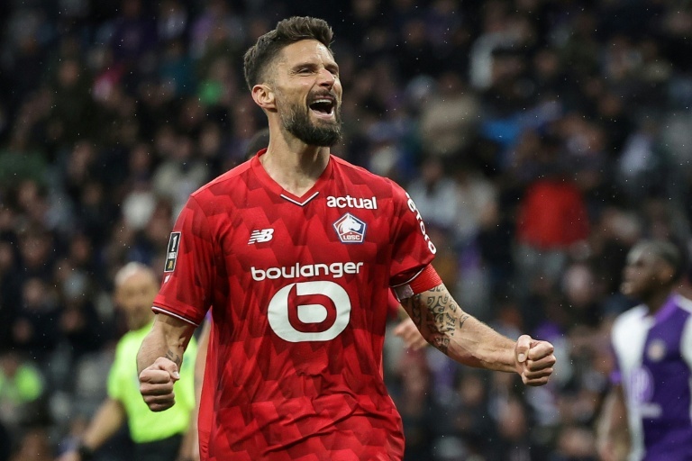 Olivier Giroud prolonge d'un an à Lille
