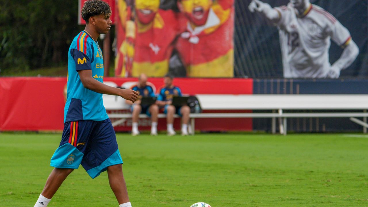 España vuelve a entrenar con Lamine y Nico al mismo ritmo que el resto