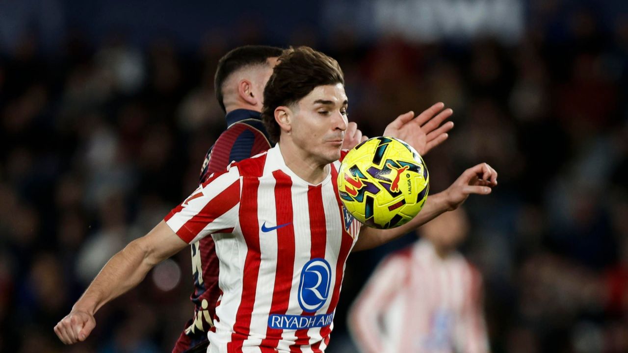 Barça insiste por Julián Álvarez apesar da pressão do Real Madrid