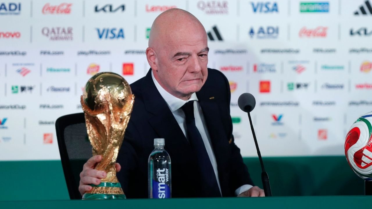 La FA pide a Infantino los documentos de la privatización del Mundial
