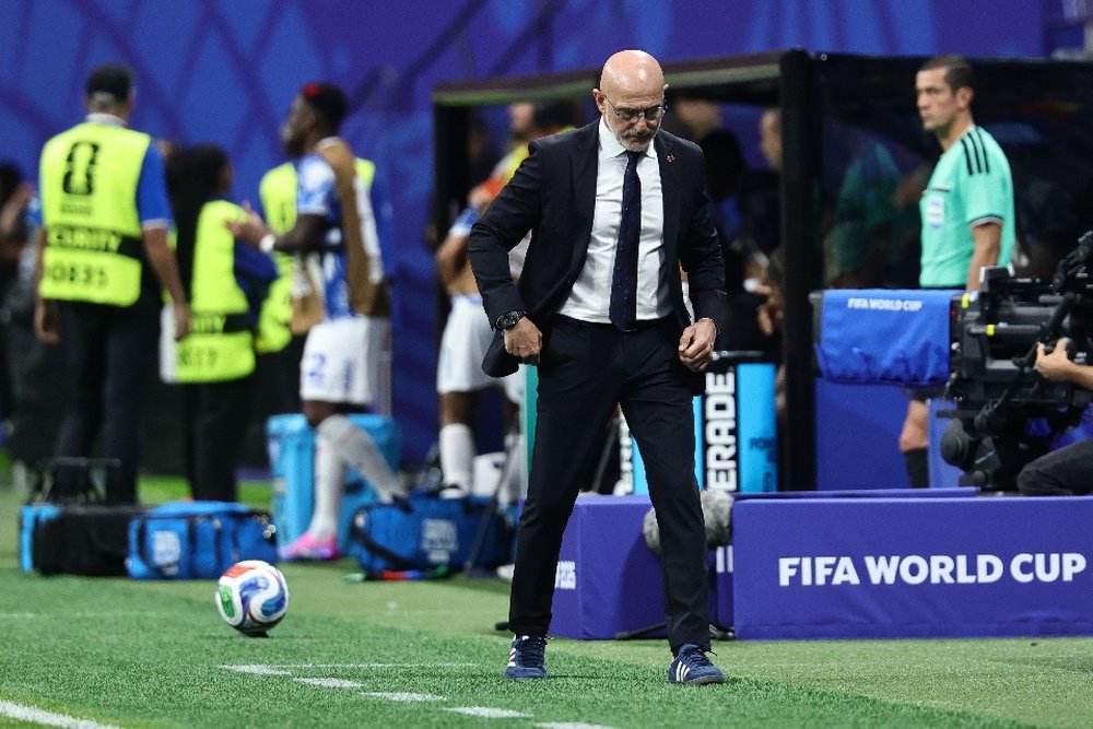 De la Fuente a exhorté les supporters à ne pas paniquer après le match nul contre le Cap-Vert. EFE