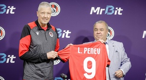El exatlético Lubo Penev vuelve a entrenar tras sufrir un cáncer de riñón