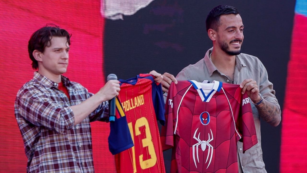 Apesar das notícias que apontavam o avançado espanhol ao Dragão, os azuis e brancos descartaram qualquer tentativa de contratação. Joselu pretende regressar ao futebol europeu após duas épocas no Catar.