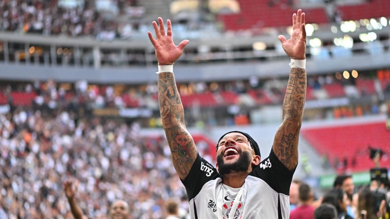 Le Corinthians change de cap et va prolonger Memphis Depay