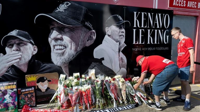 À Brest, plus d'un millier de supporters rendent hommage à Eric Roy