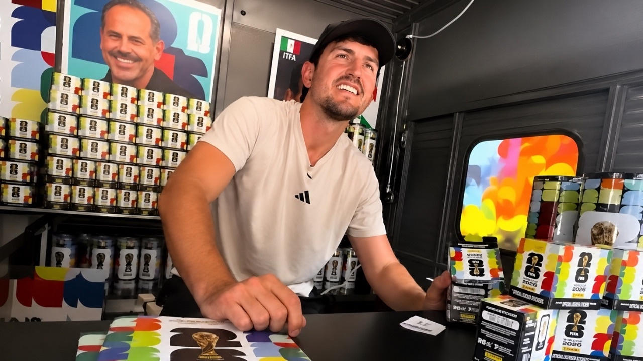 Maguire, de perderse el Mundial a repartir cromos en Nueva York