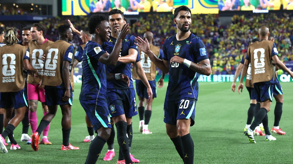 Flamengo celebra brilho de Vini Jr. e Paquetá com Brasil: "Crias do Mengão"