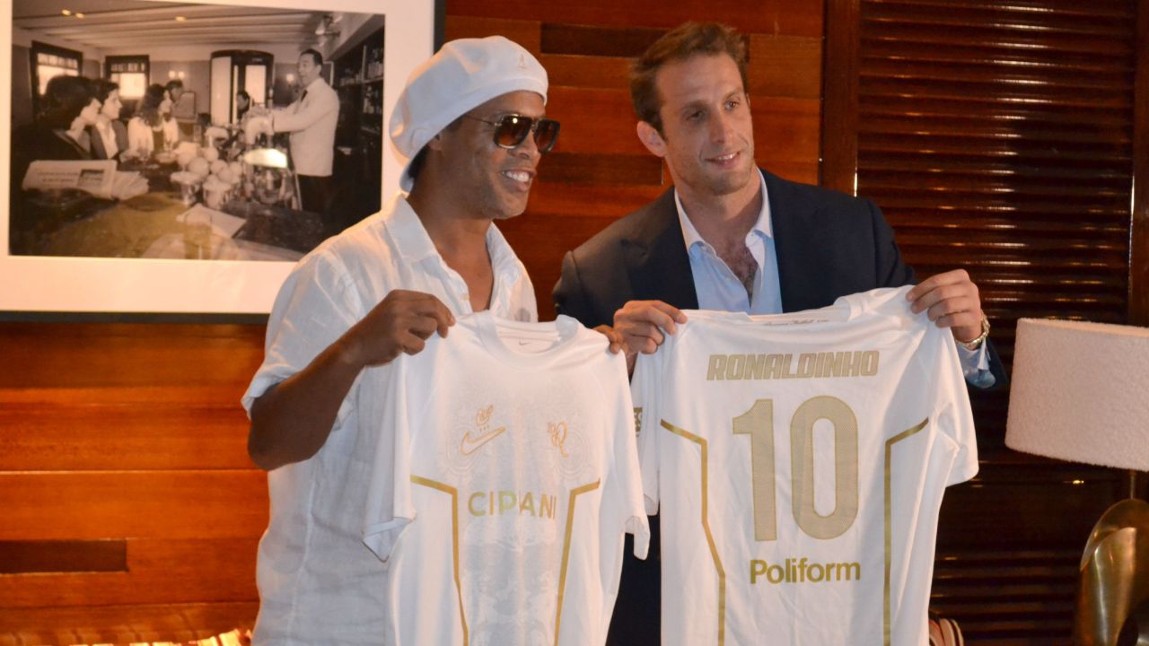¡Ronaldinho volverá a jugar a los 46 años!