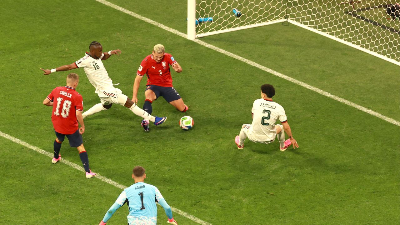 México cierra una fase de grupos histórica y pluscuamperfecta