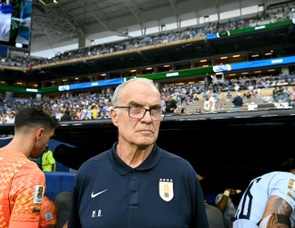 Rebelión en Uruguay: el vestuario se amotina contra Bielsa