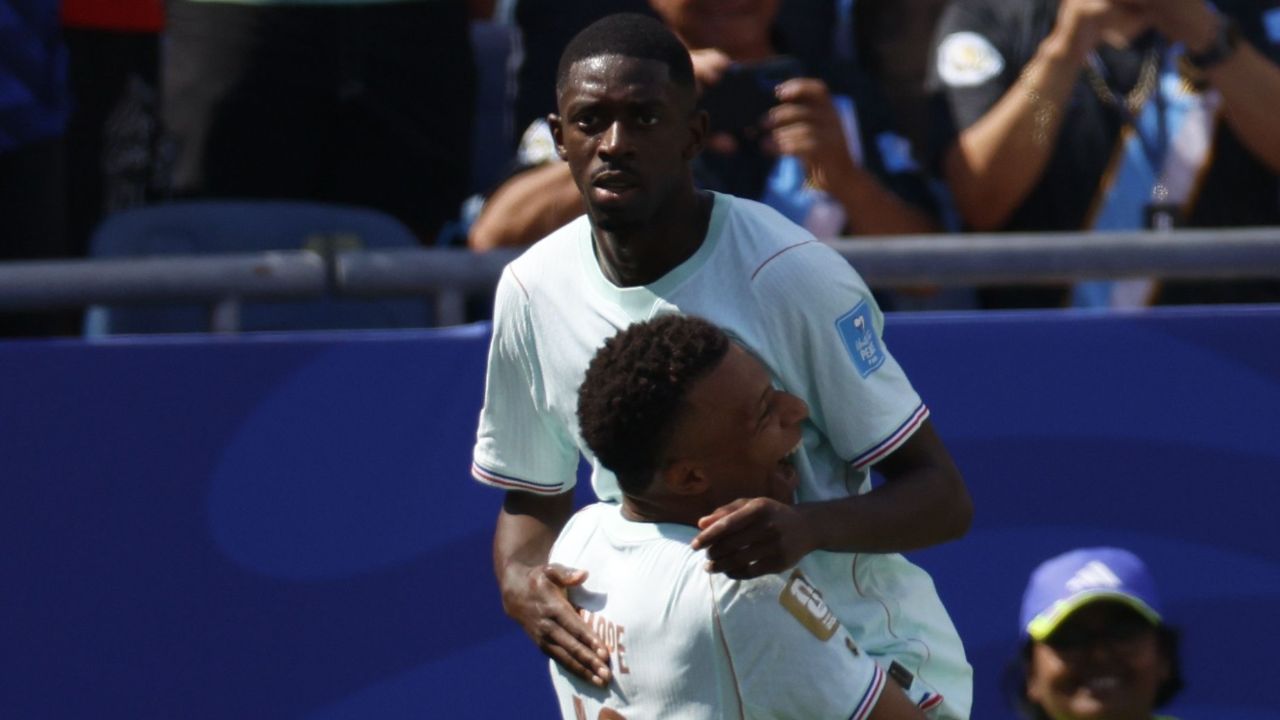 Dembélé vuela por encima de todos