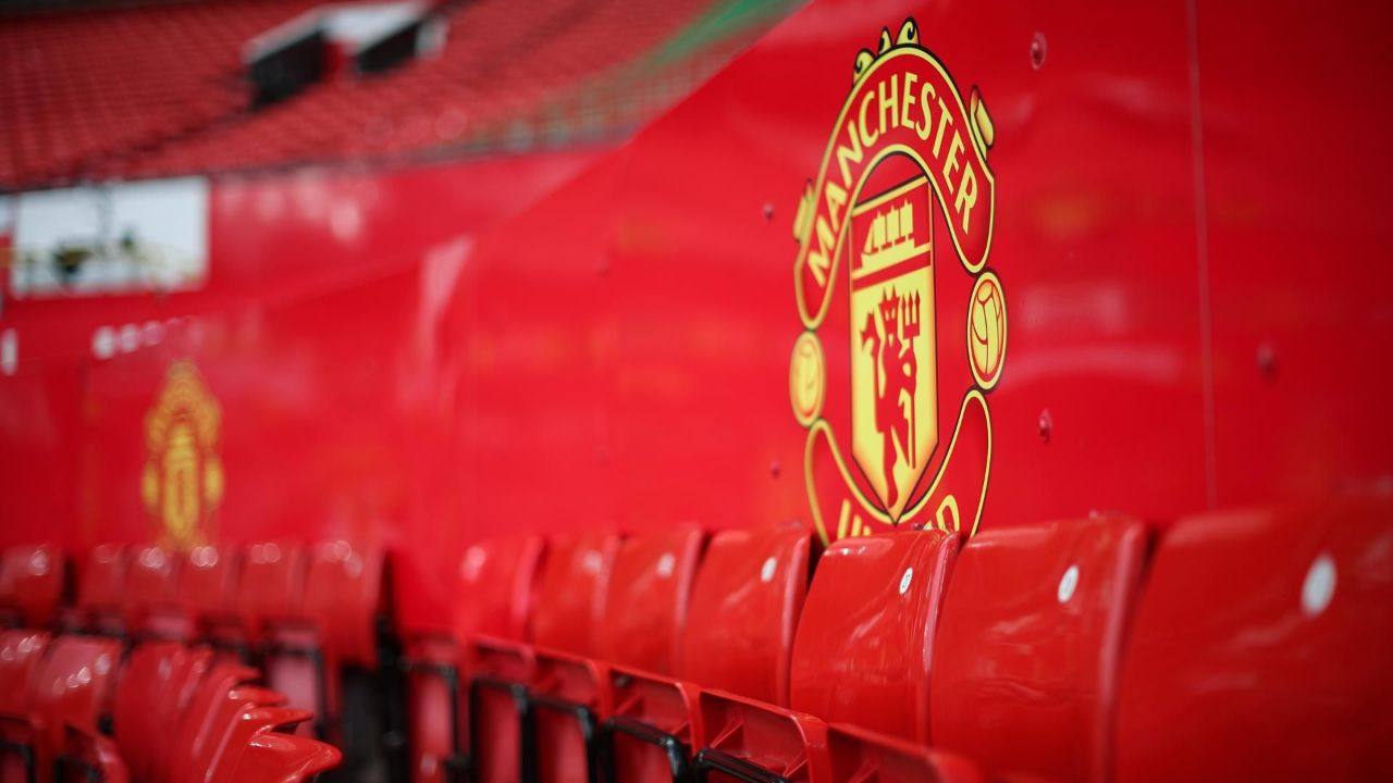 United sell pieces of their pitch for 145 euros