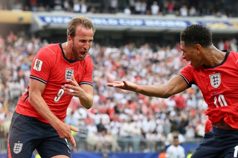 Harry Kane celebrates with Jude Bellingham