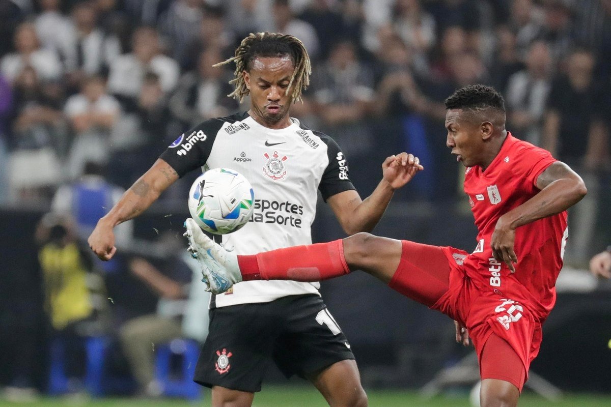 Corinthians no pasó del empate ante América de Cali. EFE