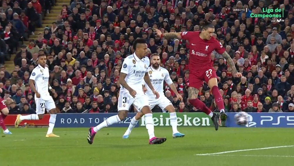Show ad Anfield: assist geniale di Salah e strepitoso gol di tacco di Darwin. Movistar