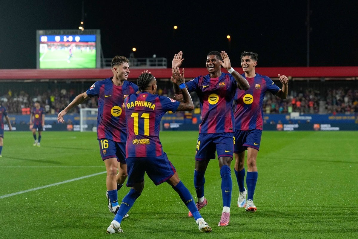 La prima partita casalinga della stagione del Barca ha visto un calcio di alto livello in un ambiente discreto. EFE