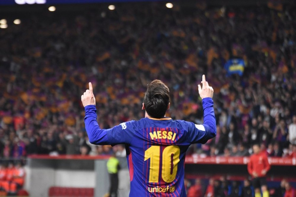 Messi sempre encerra comemorações com uma homenagem especial com esse gesto. BeSoccer