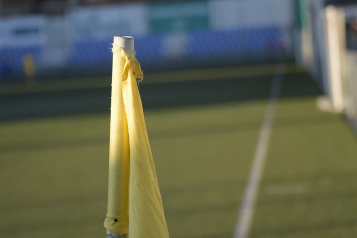 Fallece un jugador del Ceuta C tras encontrarse indispuesto