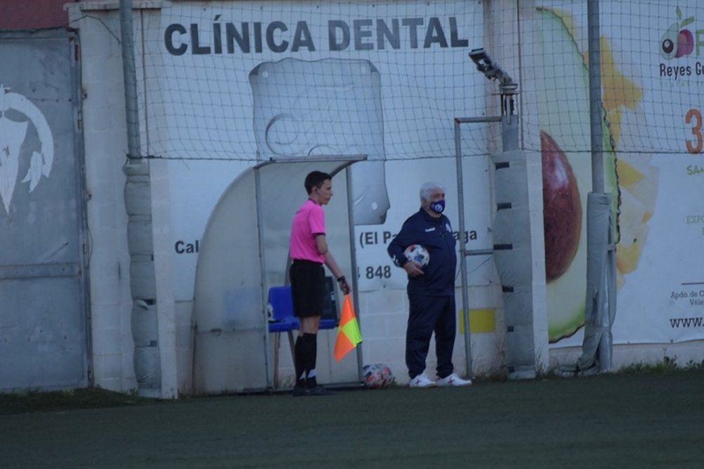 Gonza Fernández es destituido en el Coruxo. BeSoccer