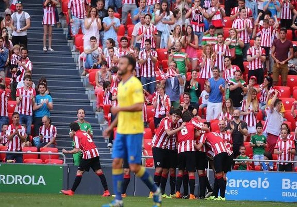 Los jugadores del Bilbao Athletic celebran un tanto. Twitter.