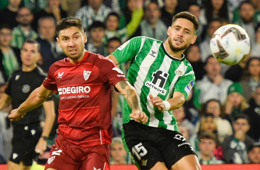 Aston Villa are interested in Alex Moreno (R). EFE