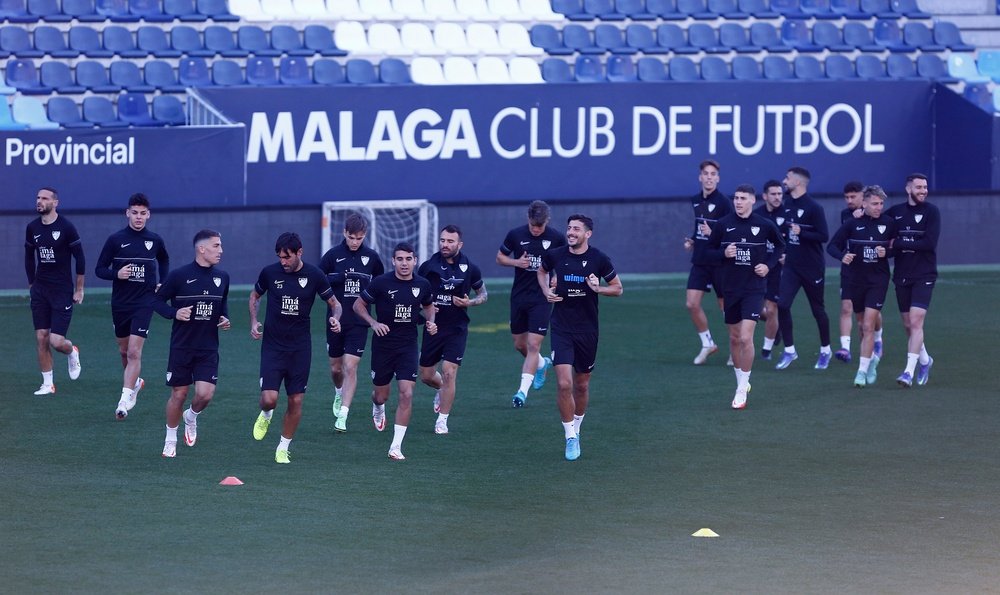 La plantilla, en un entrenamiento del Málaga CF. Marilú Báez