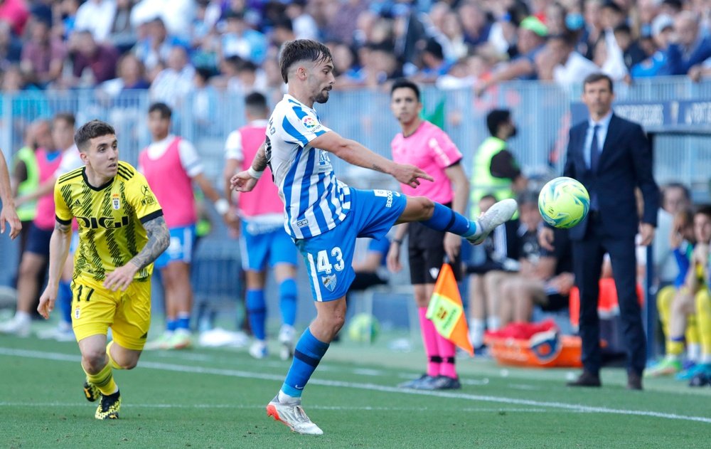 Víctor Olmo, con el 43 a la espalda, en su debut con el Málaga. Marilú Báez