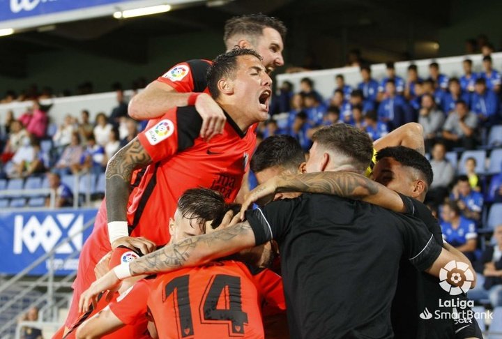 Los jugadores del Málaga CF celebran la victoria sobre el Tenerife. LaLiga