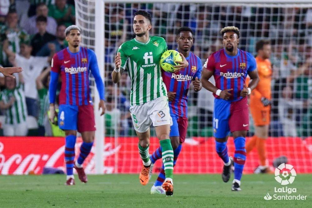 Marc Bartra celebra su gol anotado ante el FC Barcelona. (LaLiga)