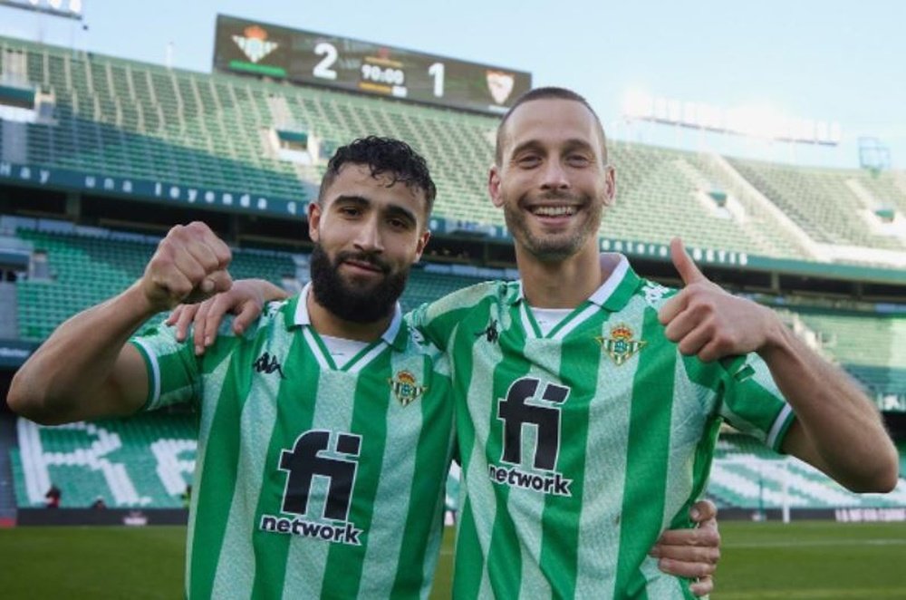 Nabil Fekir y Sergio Canales tras el derbi de la Copa del Rey la pasada temporada (RBB)