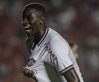 Luiz Henrique celebra el gol que dio el triunfo al Fluminense en la cancha del Fortaleza.