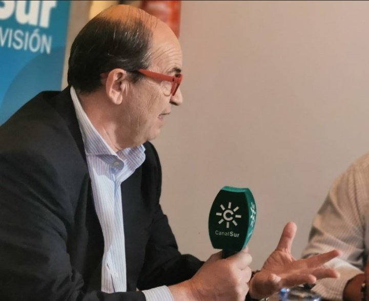 El presidente del Sevilla FC, José Castro, ha atenido a los medios del club. FOTO: @jugadasevilla
