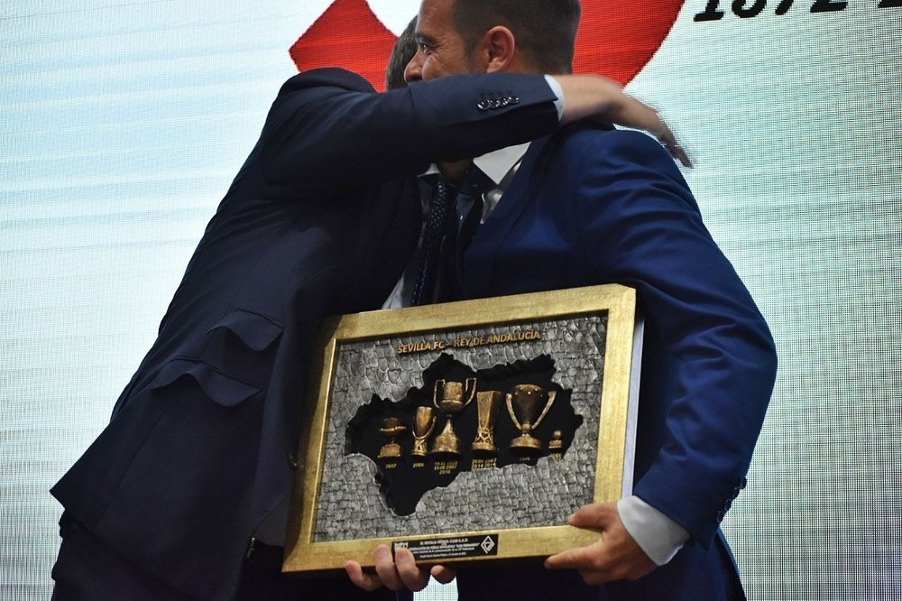 Pepe Castro y Carlos Jiménez en el 50 aniversario de la Federación de Peñas Sevillistas `San Fernando`. Foto: Mario Míjenz