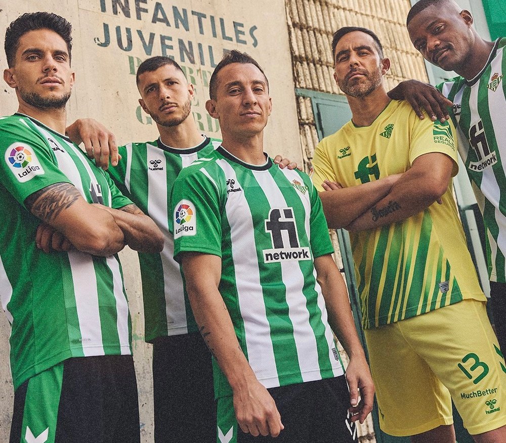El Betis presenta la primera equipación del curso 2022-23 de la mano de Hummel. (Hummel)