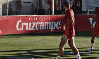 Papu Gómez en el primer entrenamiento del Sevilla FC en la pretemporada 2022-23. Foto: José Manuel Rodríguez (BeSoccer Sevilla)