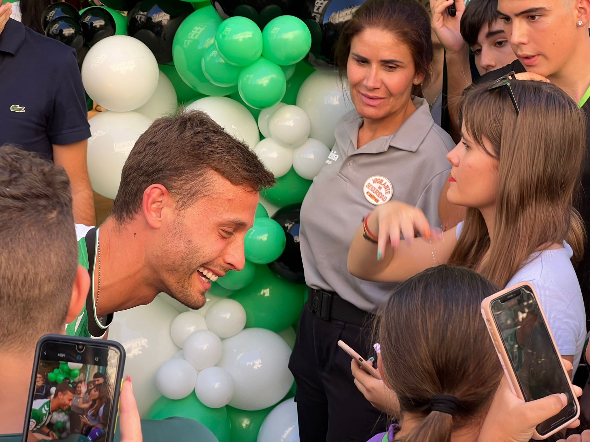 Sergio Canales en la inauguración de la nueva tienda del Real Betis